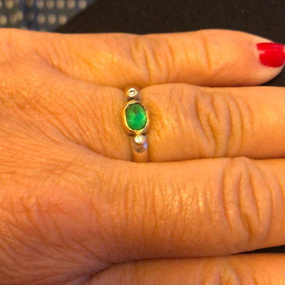 18ct gold emerald ring - Picture 1 of 3